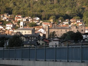 Panorama sul paese e sul Castello di Issogne (22299 bytes)